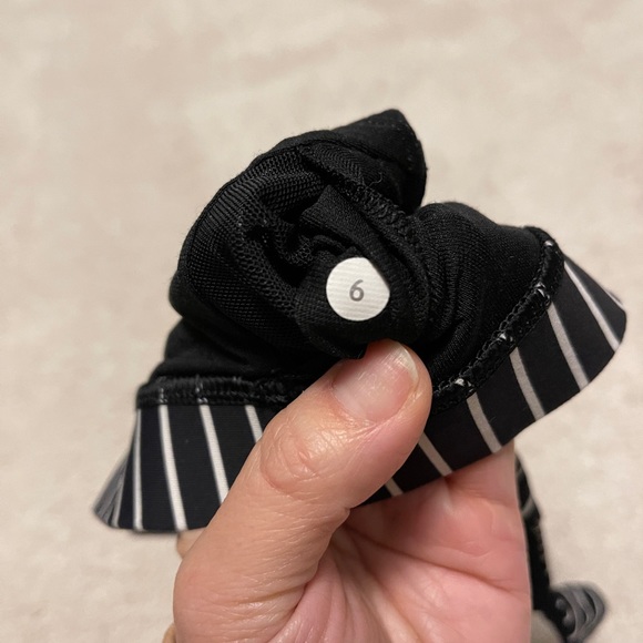 Lululemon Bra, SIZE 6 - Picture 4 of 4